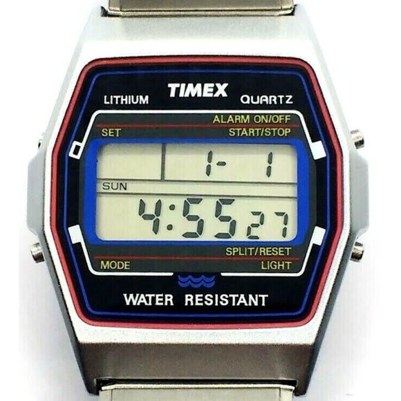 Lovely 1991 Timex Quartz Lithium Silver Tone LCD Men's Watch 1990's -New Battery - Picture 3 of 4
